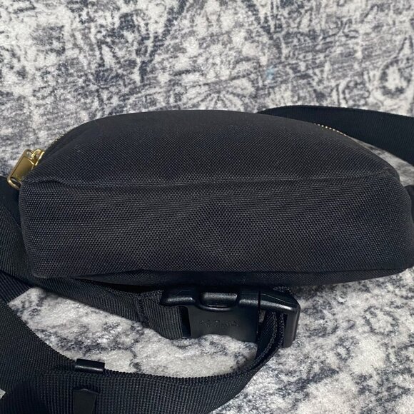 Herschel Supply Co Light Weight Fanny Bum Bag in Black - Picture 3 of 9